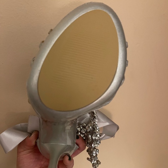 NWOB Silver satin tie up open toe dress heels with rhinestones. - Picture 5 of 5